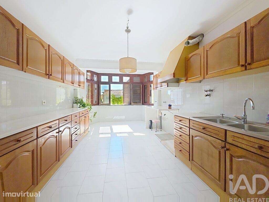 Duplex T4 em Carcavelos e Parede de 235,00 m2 - Grande imagem: 1/28