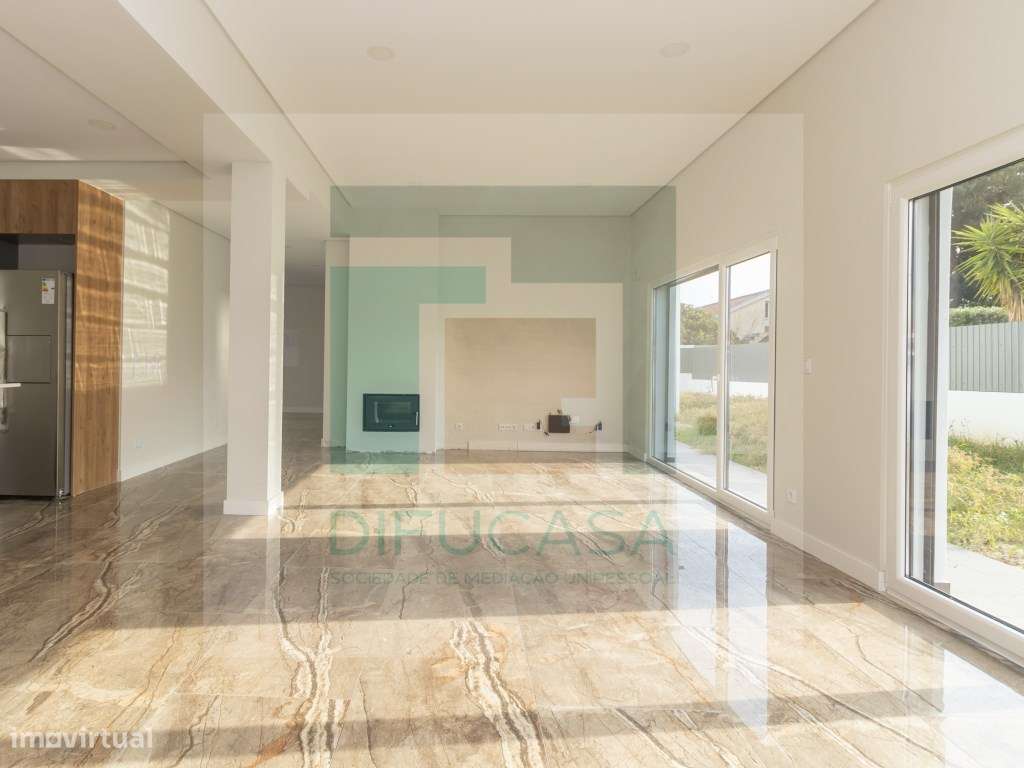 Moradia T5 com terreno fabulos de 600m2 - Grande imagem: 5/54