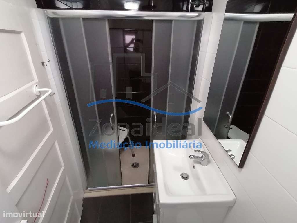 Moradia com dois pisos e logradouro, localizada em Alenquer-25