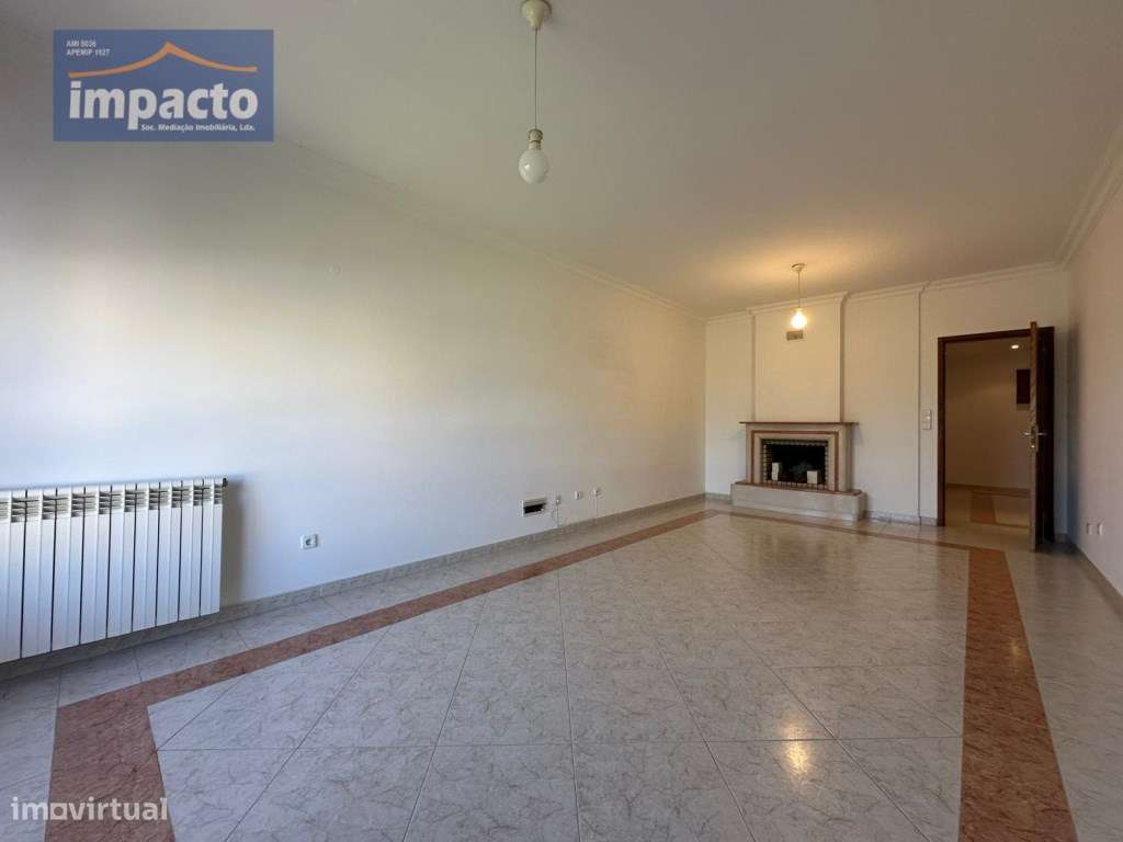 T2 Alverca, coz equipada, sala c/ lareira, aq. Central, suite - Grande imagem: 4/28