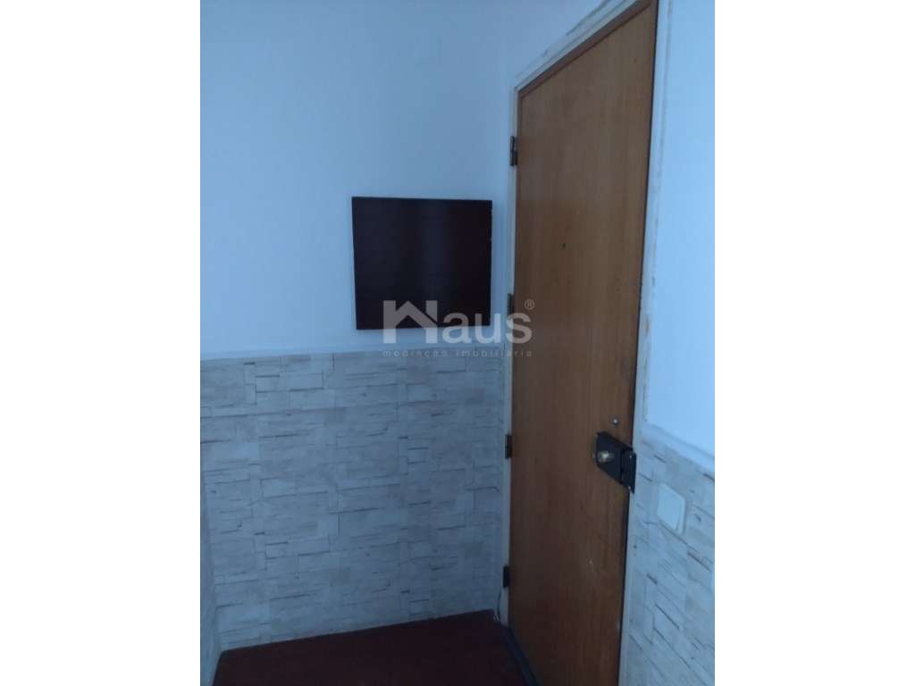 T3 Bairro Esteval - 3º Andar sem elevador - Grande imagem: 2/22