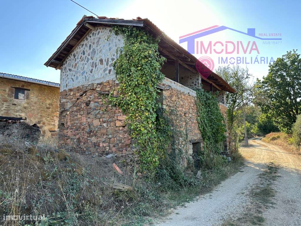 Moradia em pedra de traça rústica com terreno de 3110m2 - Grande imagem: 3/35