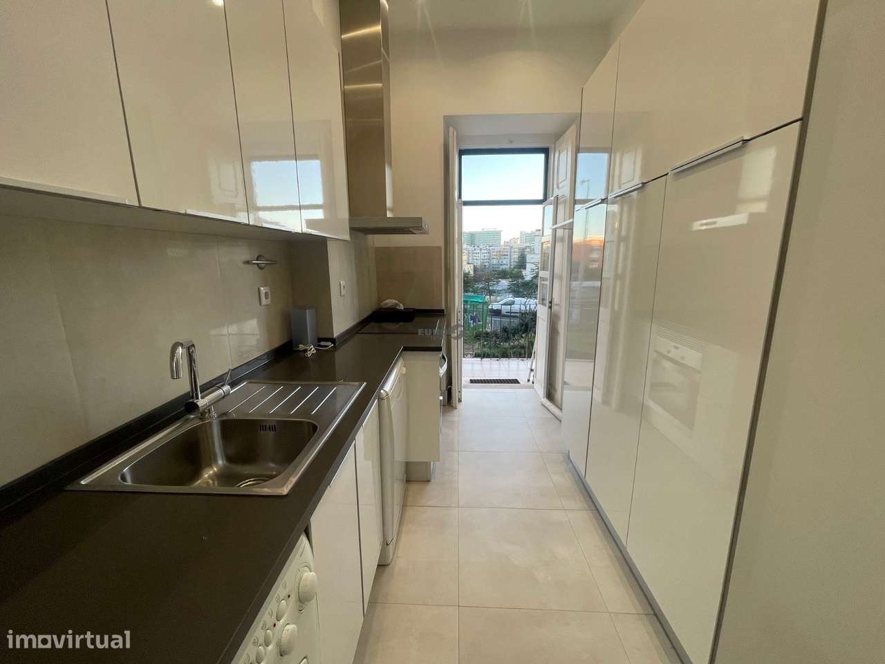 Excelente T2 para venda ao pé de Sete Rios-17