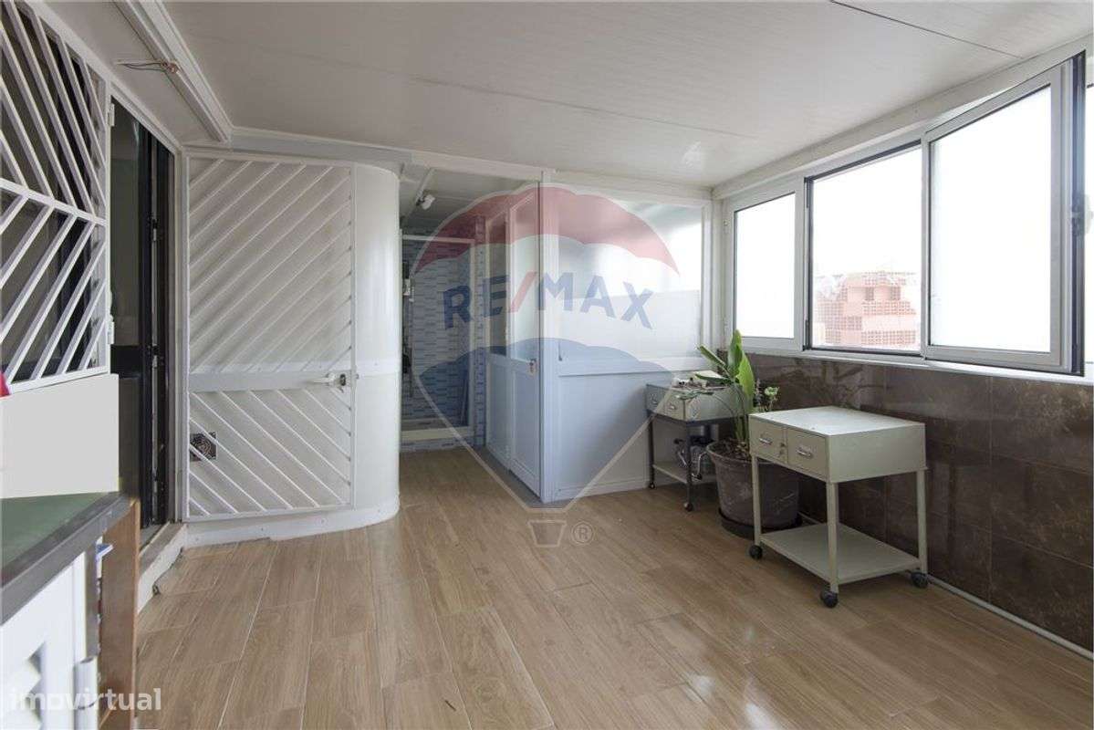 Escritório na Avenida Dom Carlos I - Grande imagem: 5/15