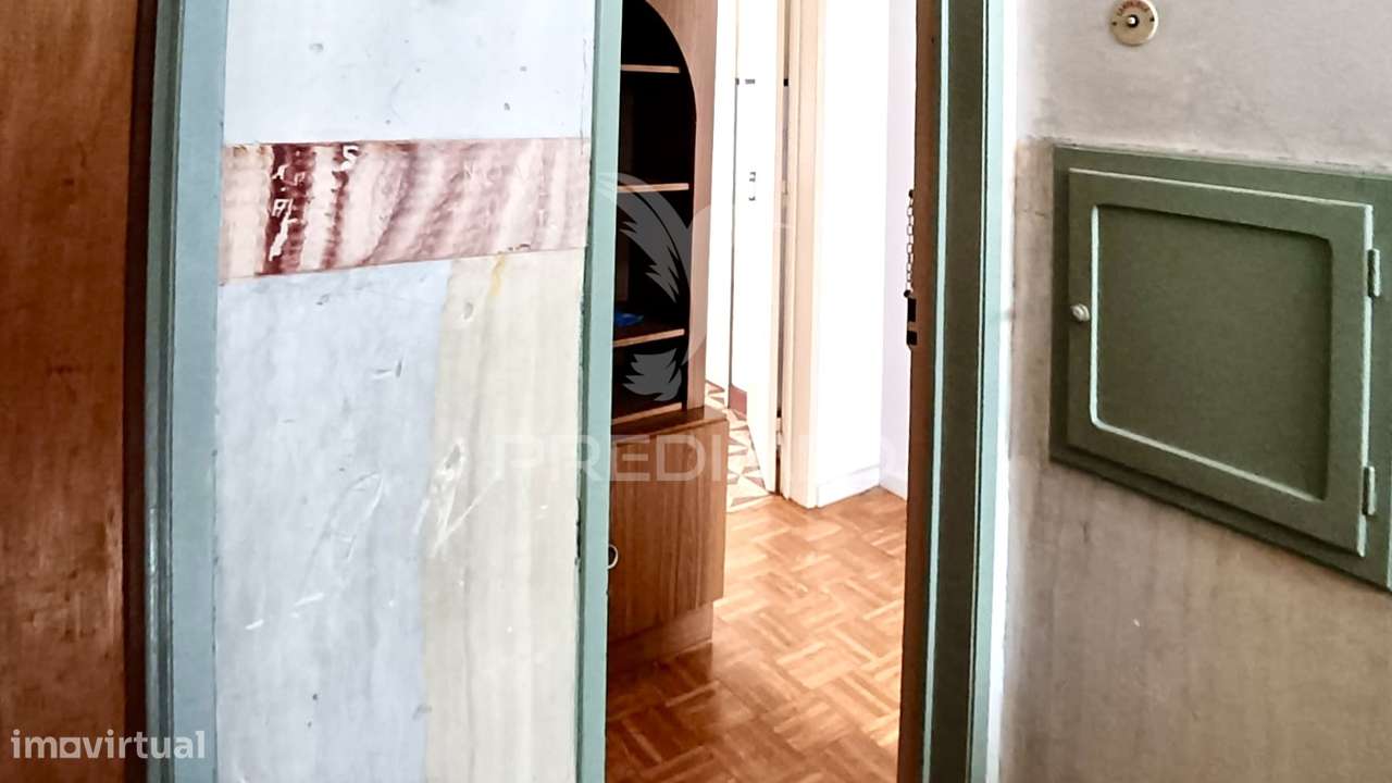 Prédio para remodelar na Baixa da Banheira - Grande imagem: 5/19
