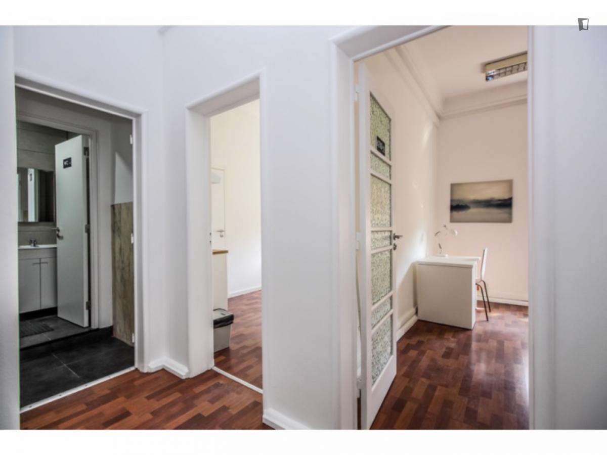 Quarto - localizado em Alameda Lisbon - Grande imagem: 2/6