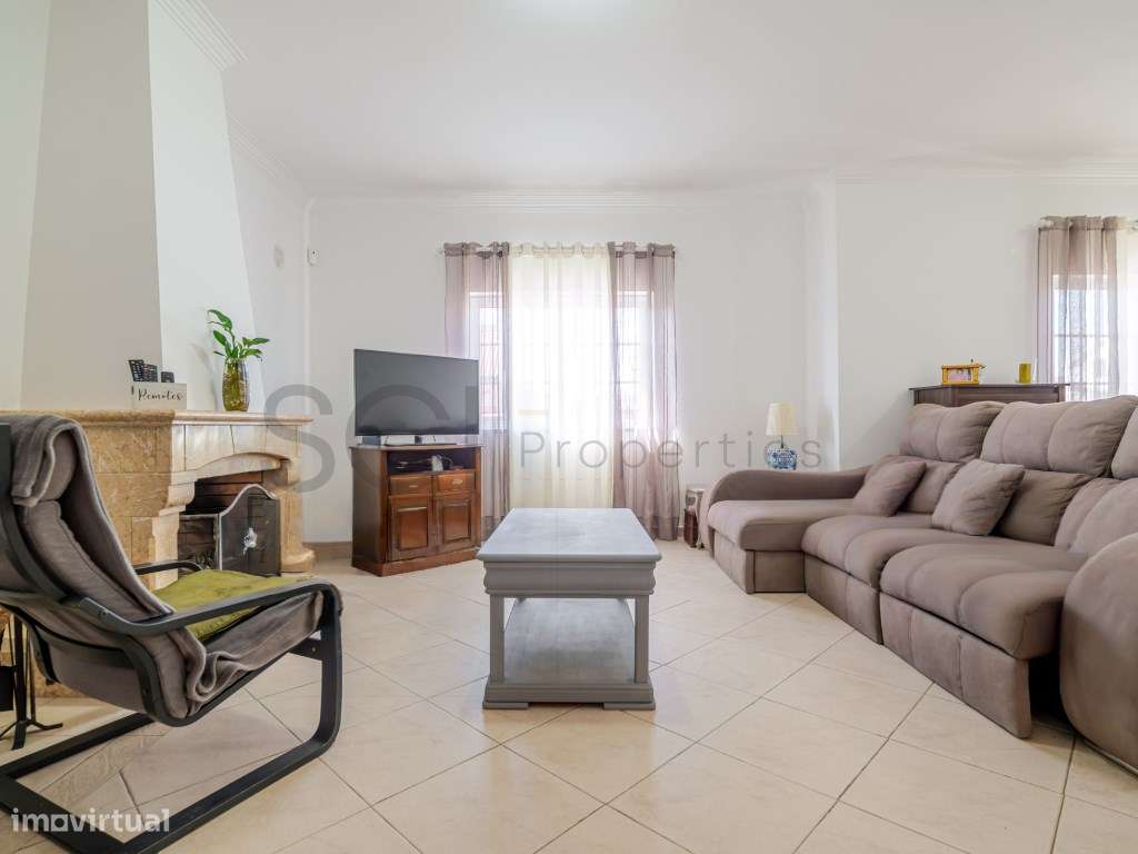 Moradia T5 Independente com Garagem em Fernão Ferro - Grande imagem: 3/45