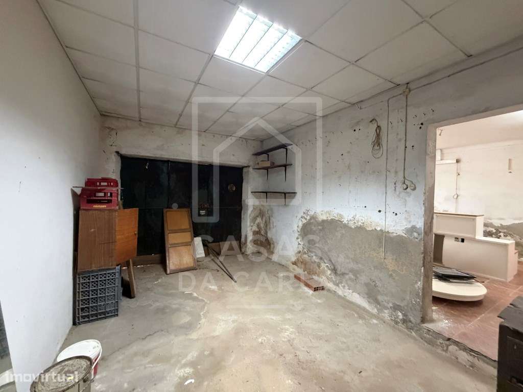 Moradia com espaço comercial com 657m2 em Albergaria dos Fusos-21