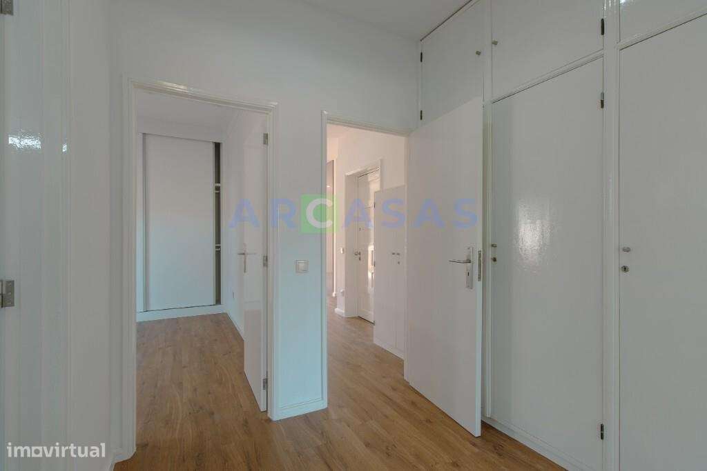 Apartamento T3 com garagem e varandas em Águas Santas, Maia-20