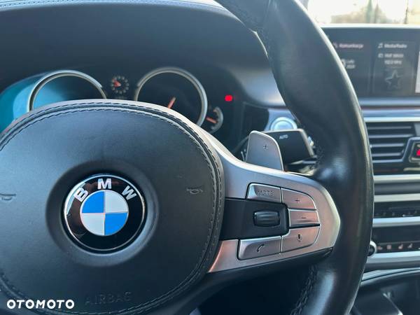 BMW Seria 7 750i xDrive - 8