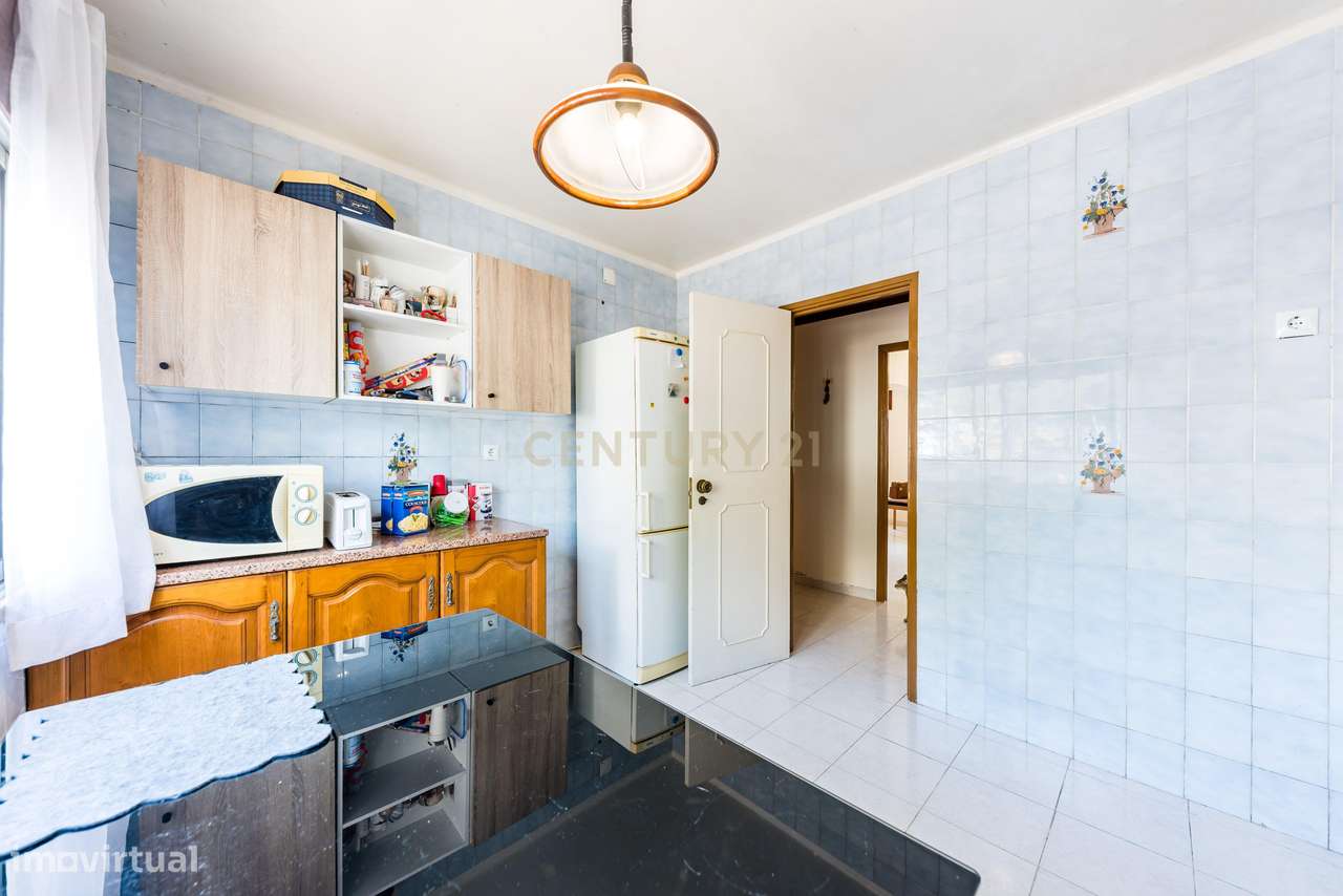 Apartamento T4 convertido em T3 | Mira-Sintra-11