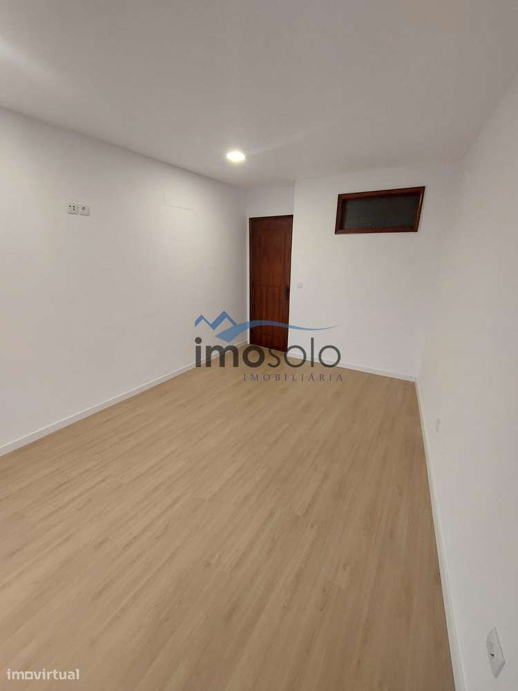Apartamento T4 Remodelado no Centro de Oliveira de Azeméis-5