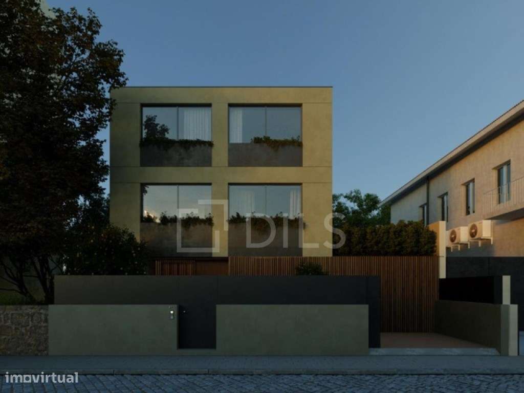 Moradia T3 com jardim privativo e projeto de reabilitação, no Porto - Grande imagem: 2/20