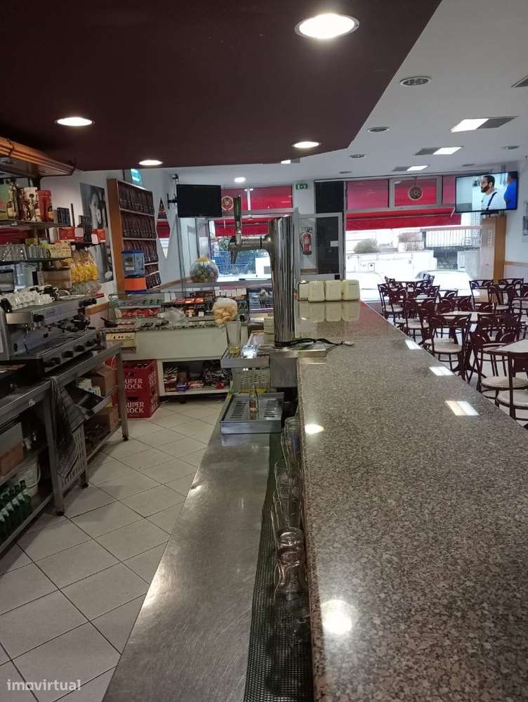 GRANDE OPORTUNIDADE ! TRESPASE DE CAFE EM GAIA-49