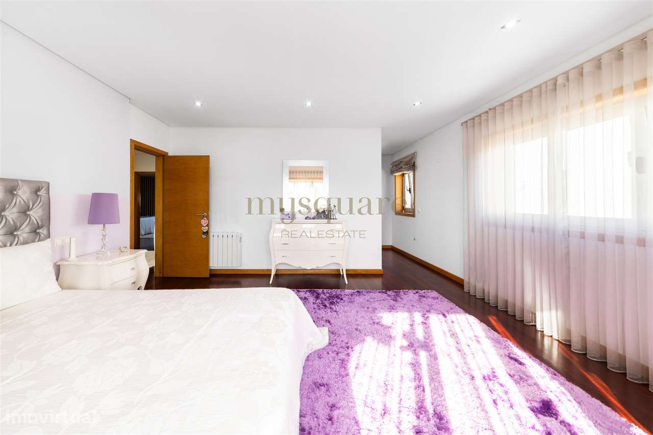 Moradia T4 geminada, com excelentes áreas, a 2 minutos do centro de Sa-18