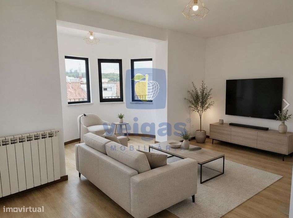 Apartamento T3 remodelado com terraço panorâmico, garagem e elevador,-17