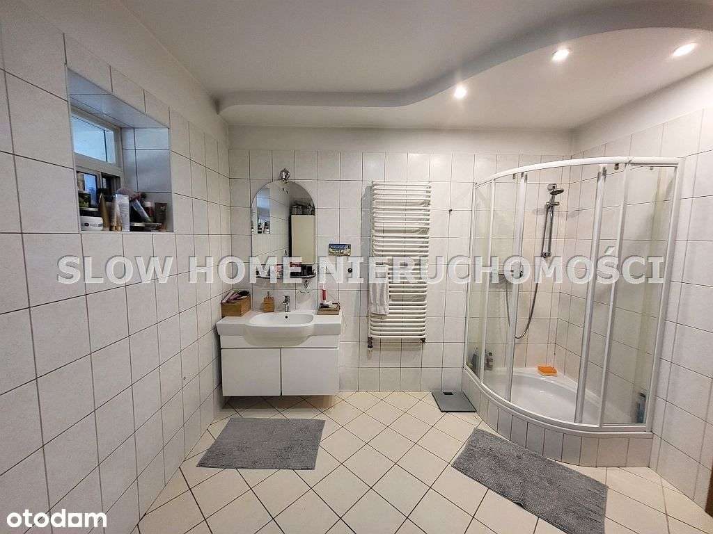 Ciekawy dom z dużymi garażami-5