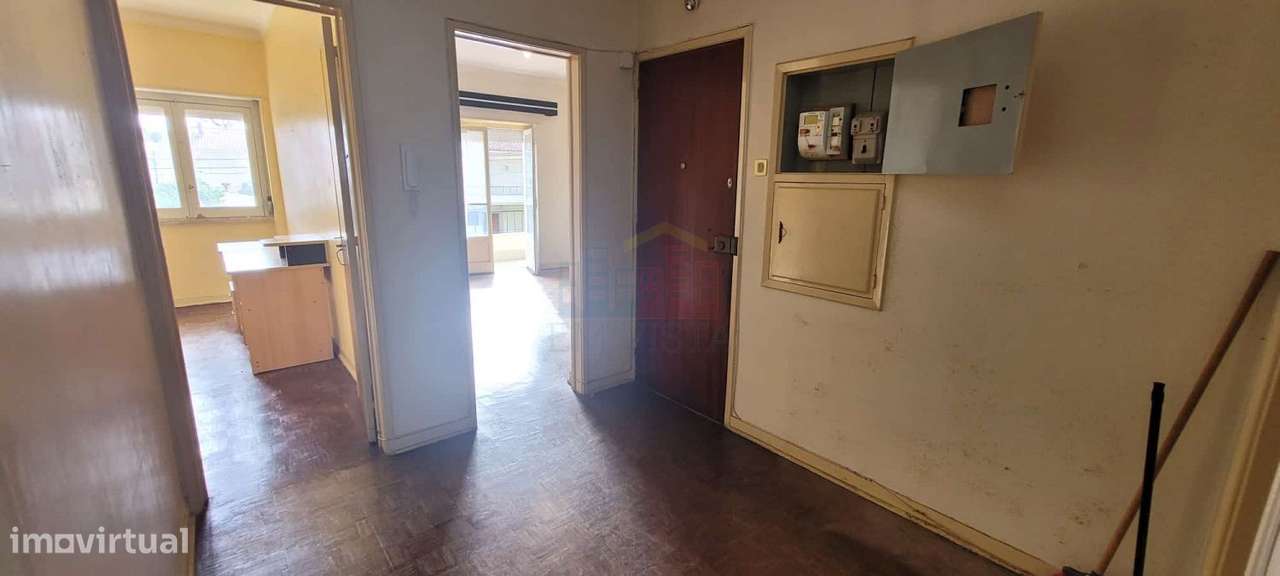 Centro Mem Martins - T4 para remodelação-33