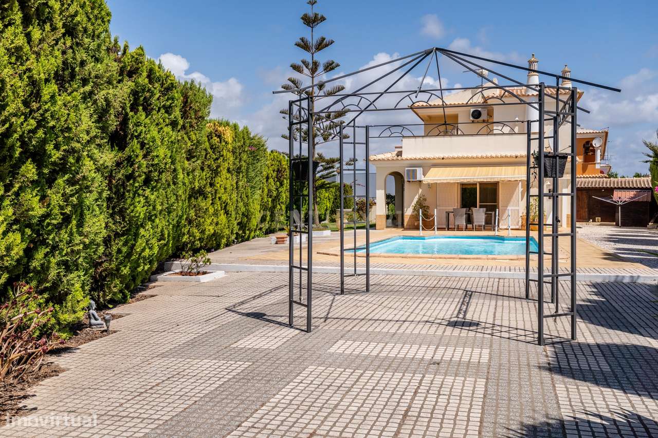 Moradia Independente T3, com Piscina e Amplo Espaço Exterior, em Algoz-22