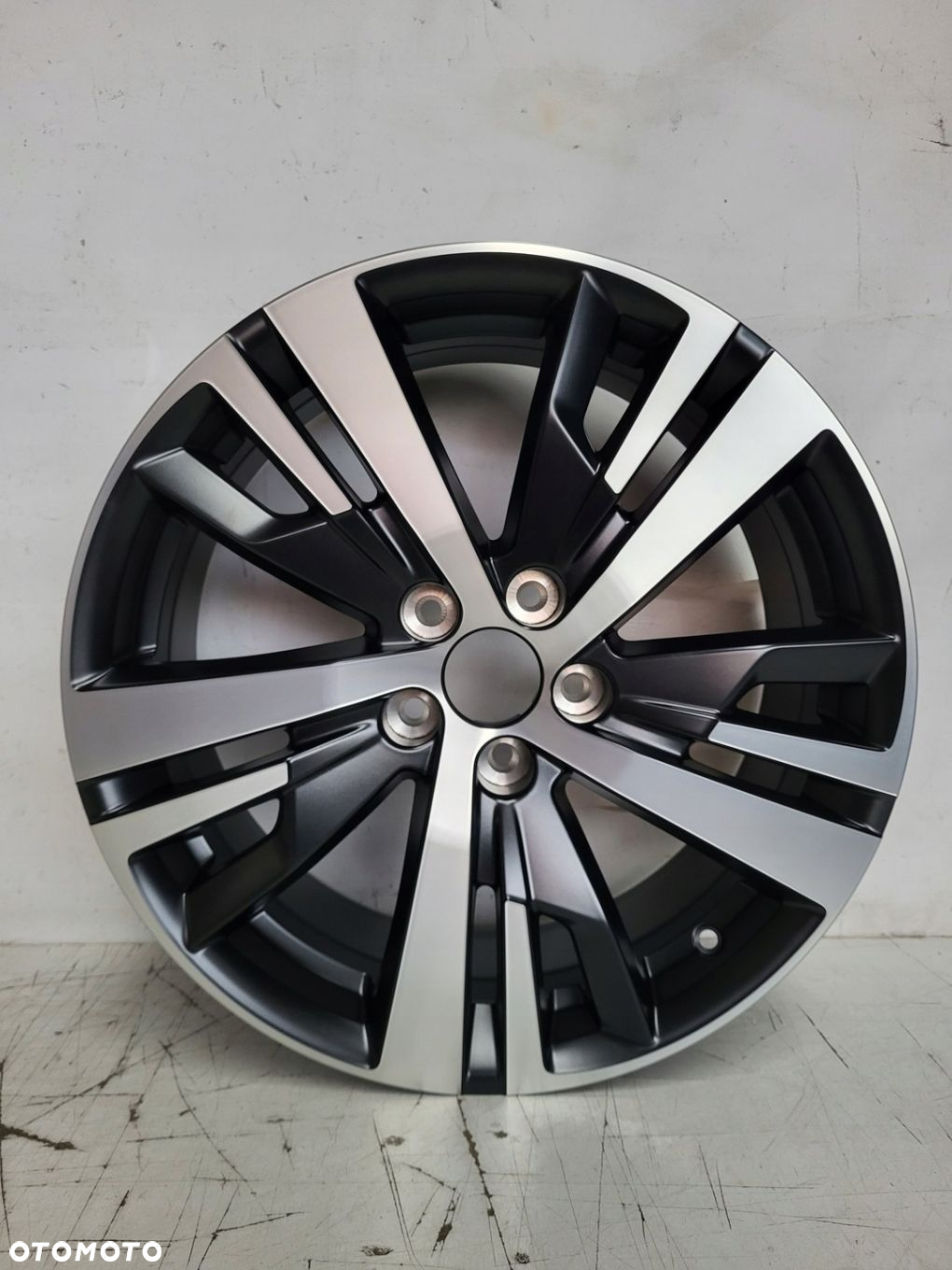 Felga aluminiowa Peugeot 5008 7.5" x 18" 5x108 ET 49 - 15