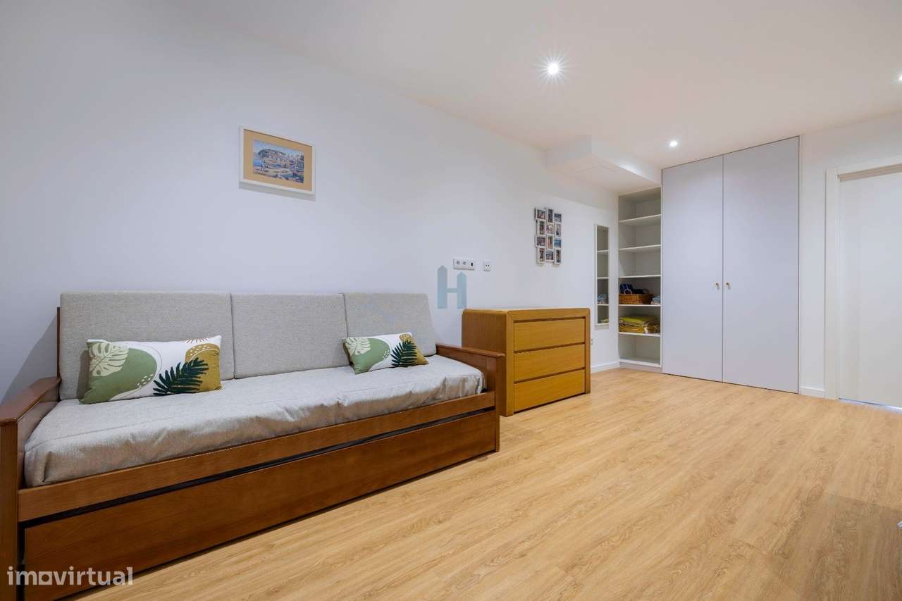 Moradia, semi-nova, com piscina e garagem-11