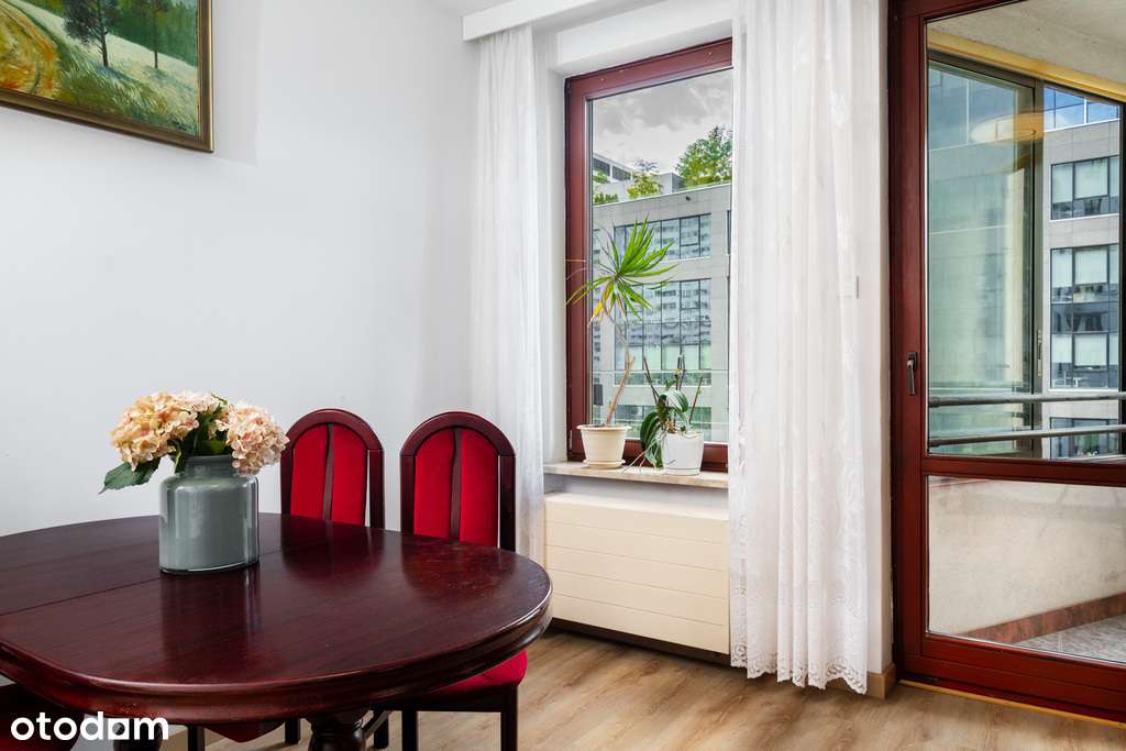 Budynek 97, klatki po remoncie, Rondo Daszyńskiego-10