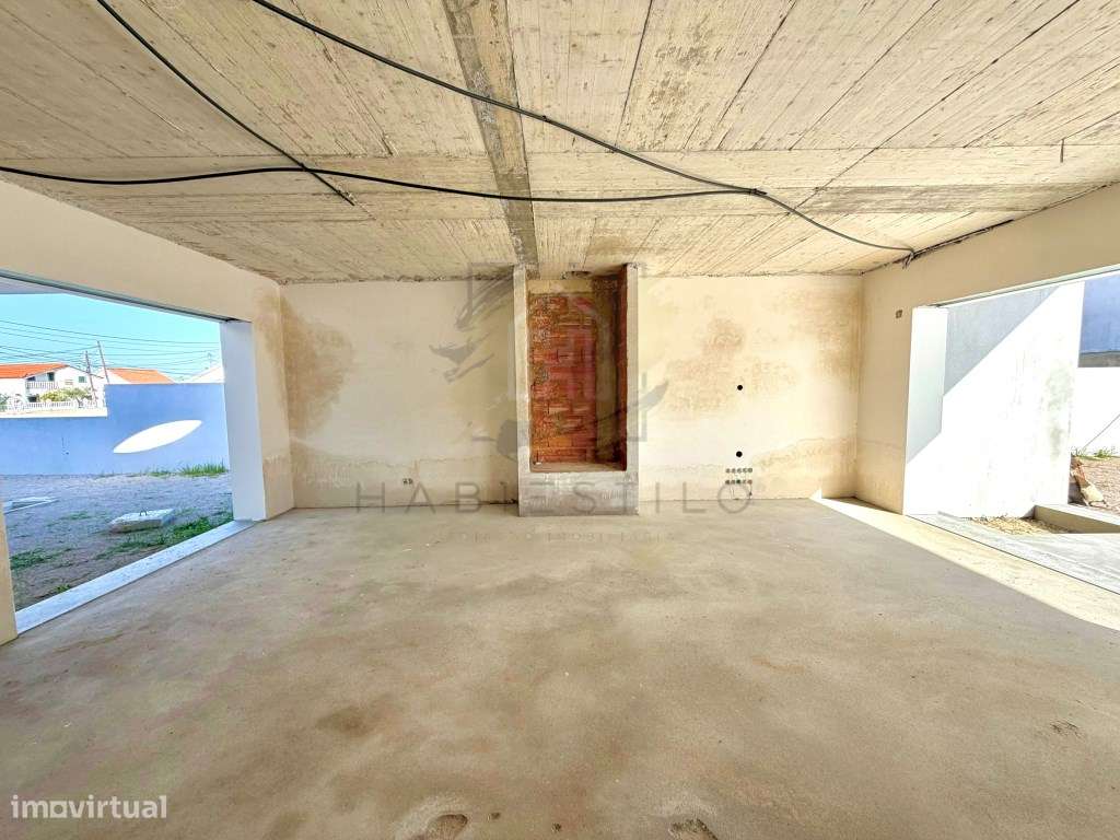 Moradia nova com excelentes áreas-9