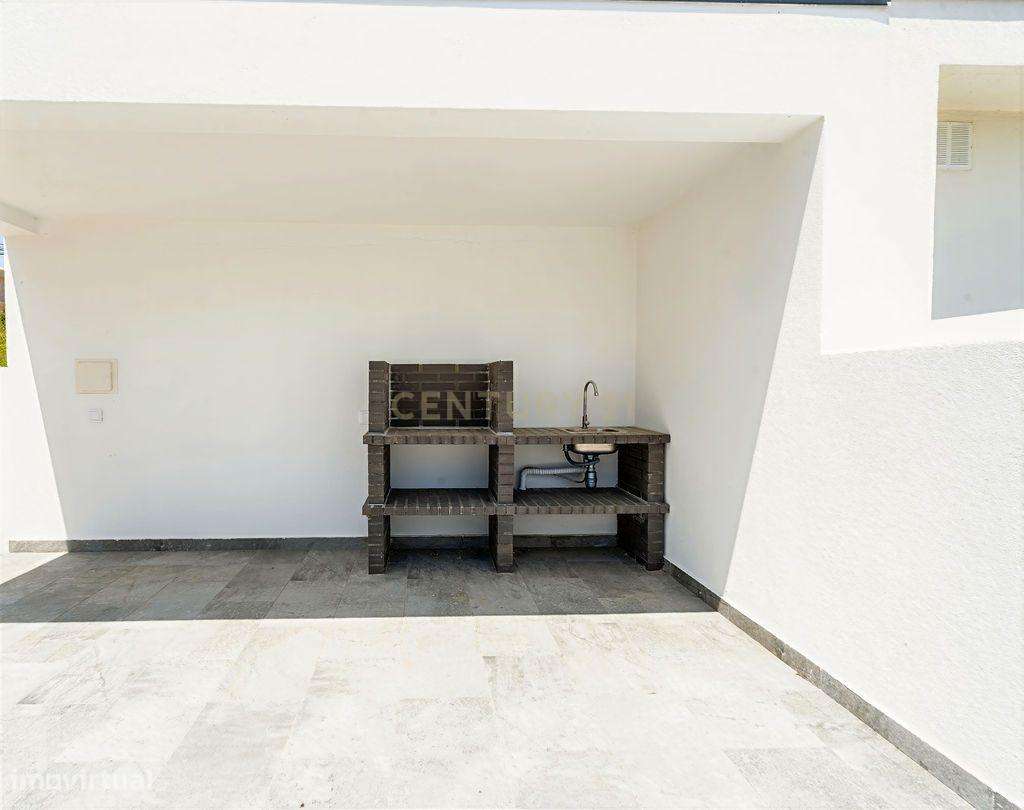 Moradia T4+1 de Luxo - Sobreda - Charneca de Caparica-28