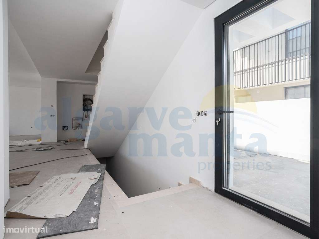 Moradia T4 de Arquitetura Contemporânea com Piscina, Rooftop e Vist...-20
