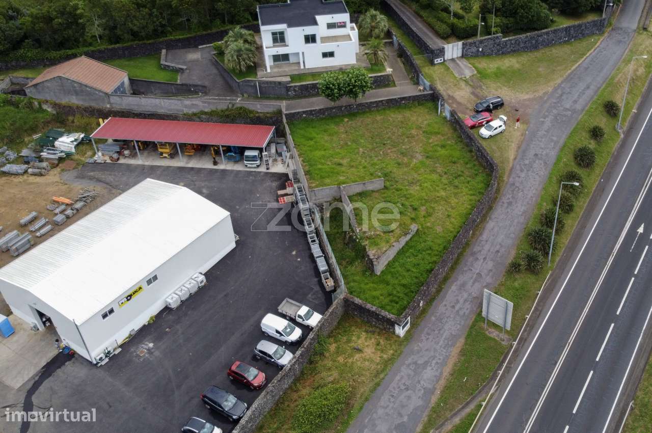 Terreno com viabilidade de construção - Rosto do cão (São Roque) - Grande imagem: 2/17