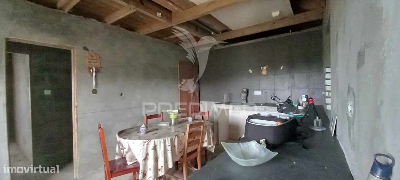 Moradia em fase de reconstrução, para venda, na Piedade. - Grande imagem: 5/33