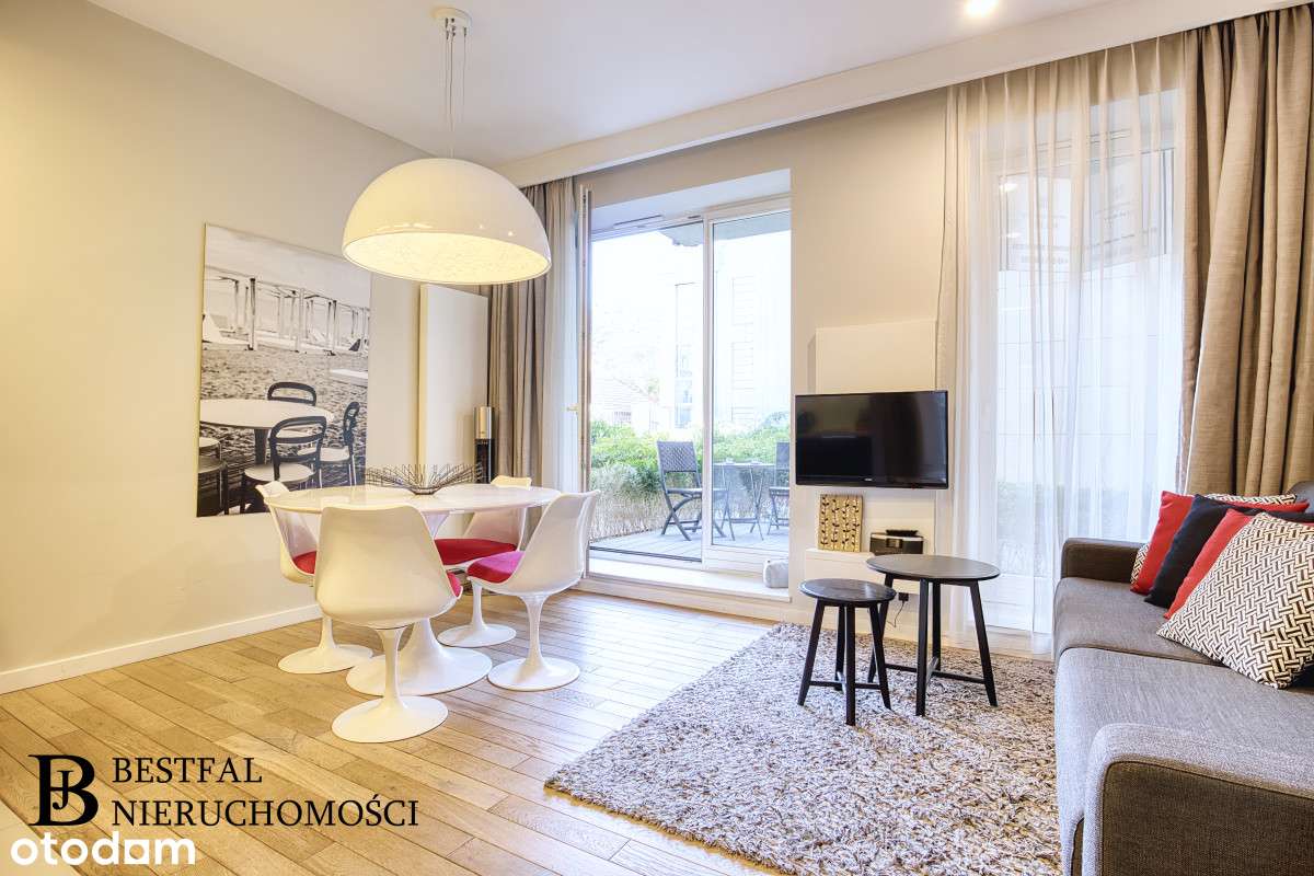 Apartament  z halą garażową balkonem i tarasem-0