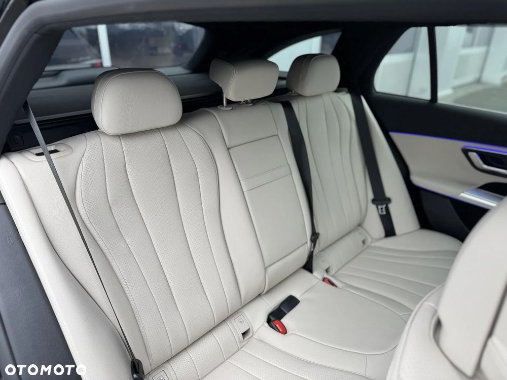 E220d 4Matic kombi, Linia AMG Advanced Plus, Kamera 360, Hak