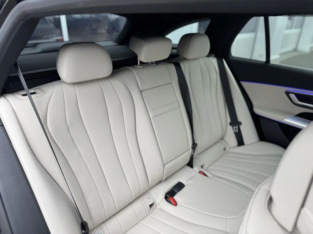 E220d 4Matic kombi, Linia AMG Advanced Plus, Kamera 360, Hak