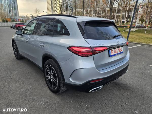 Mercedes-Benz GLC 300 4Matic 9G-TRONIC AMG Line Advanced - 10