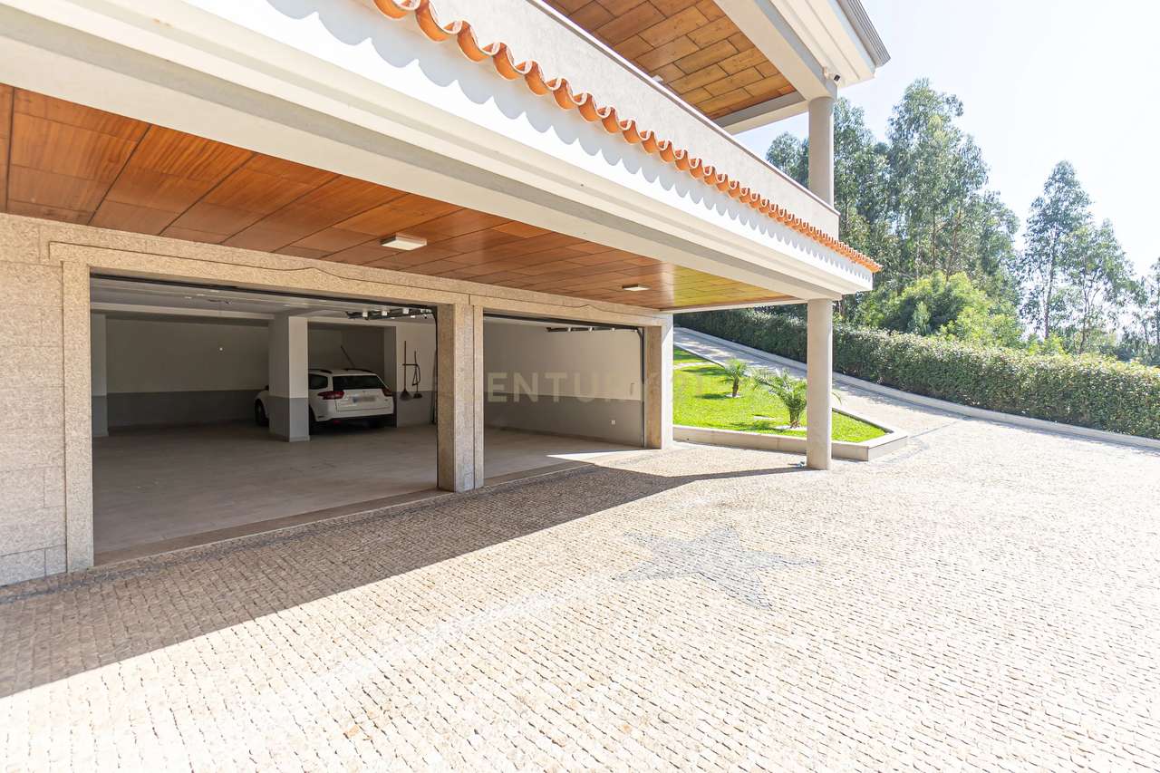 Fantástica moradia T4 de Luxo com piscina em Valongo-35