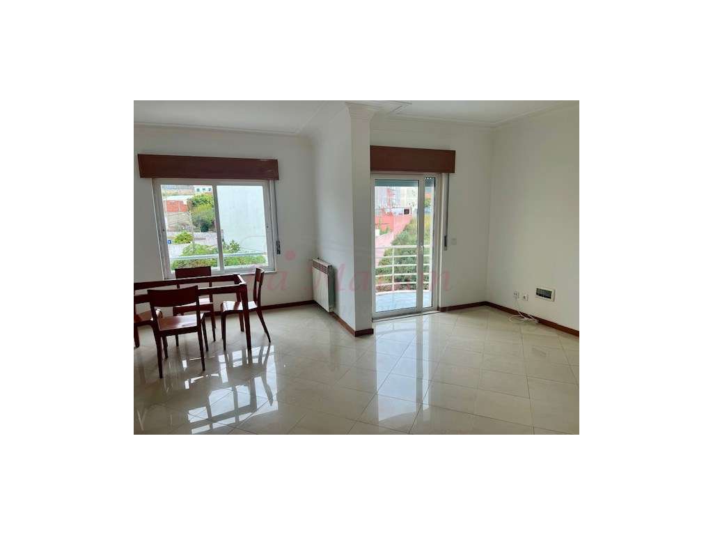 Apartamento T3+1 em Casal de Cambra-7