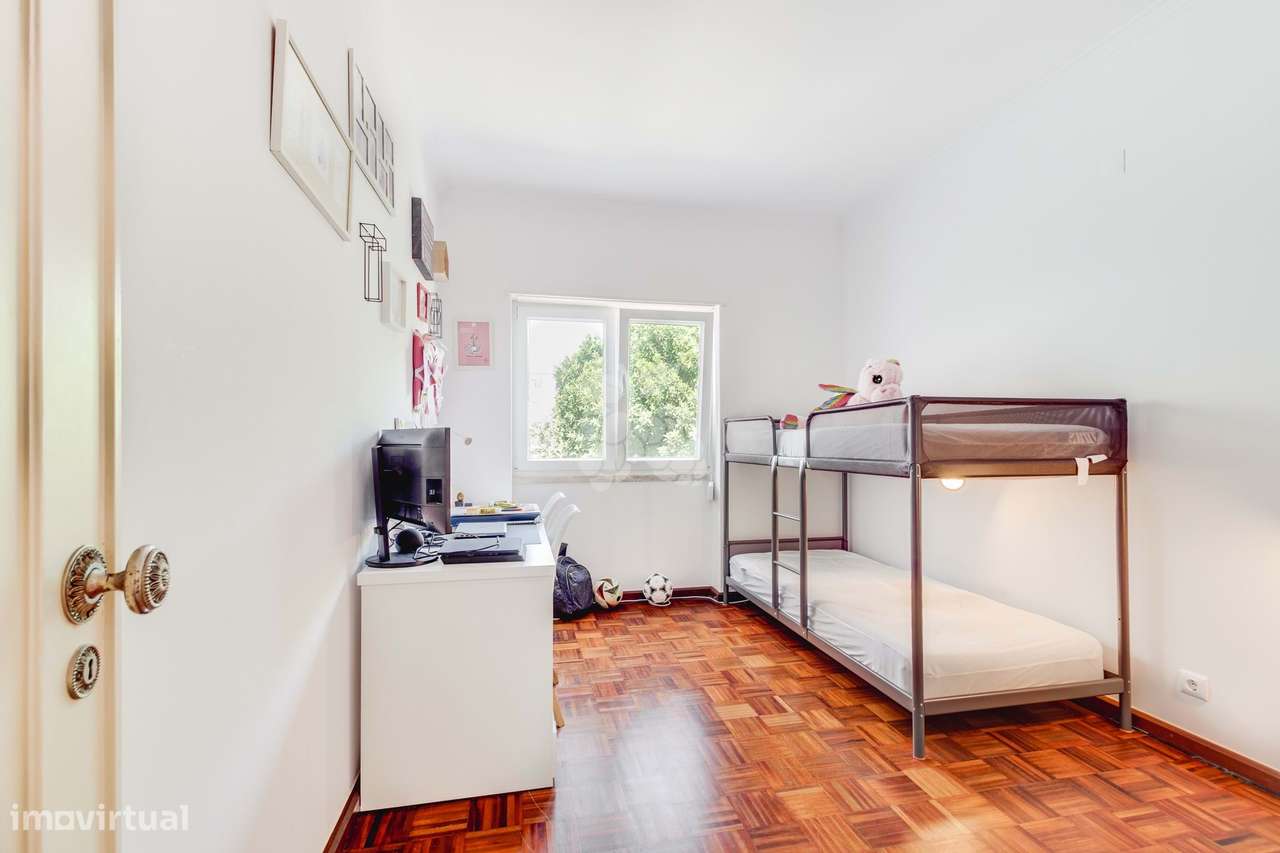 Apartamento T4 Remodelado-23