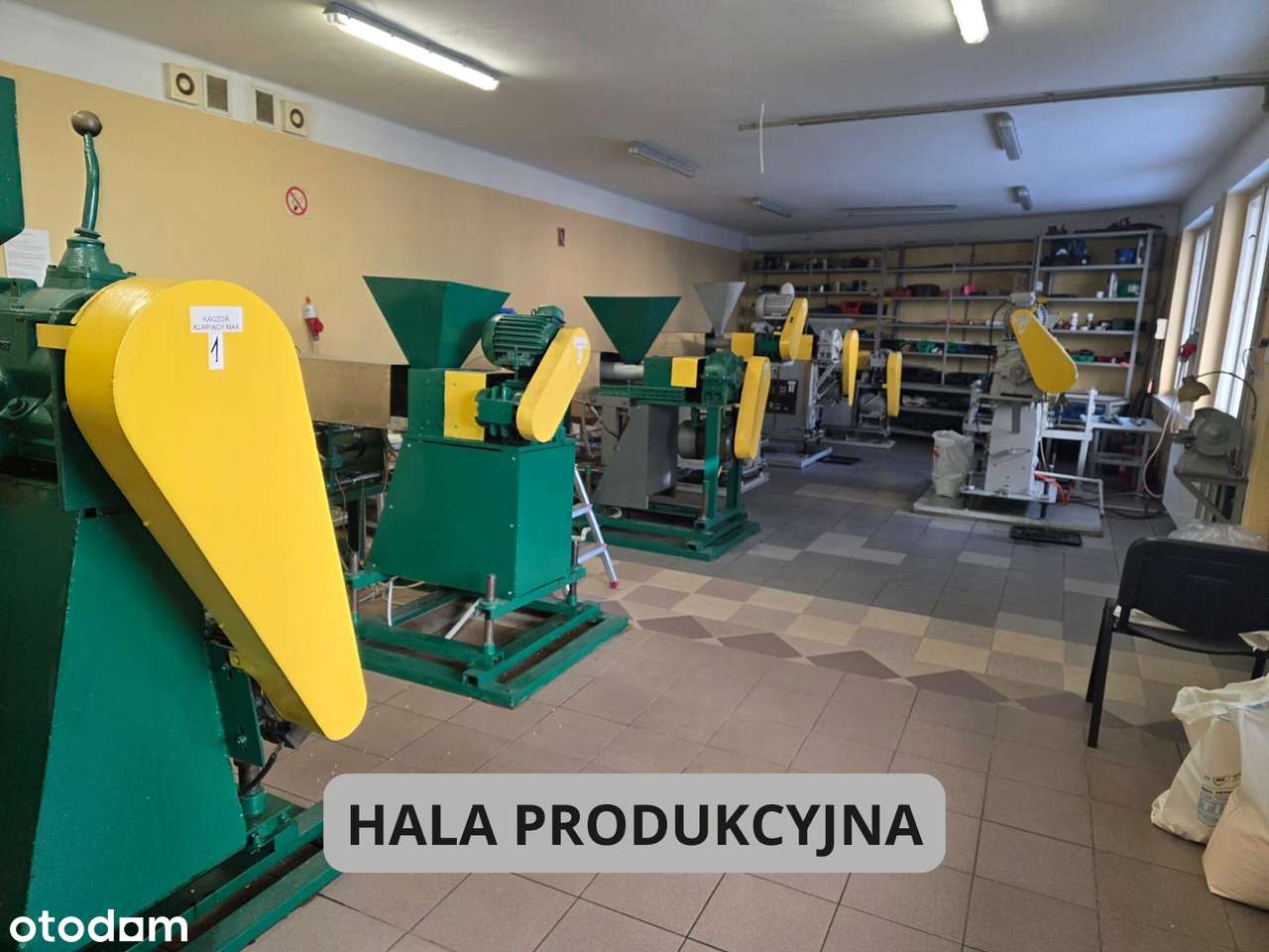 Dom z zakładem produkcyjnym Centrum-14