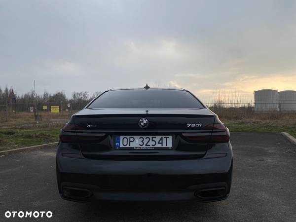 BMW Seria 7 750i xDrive - 25