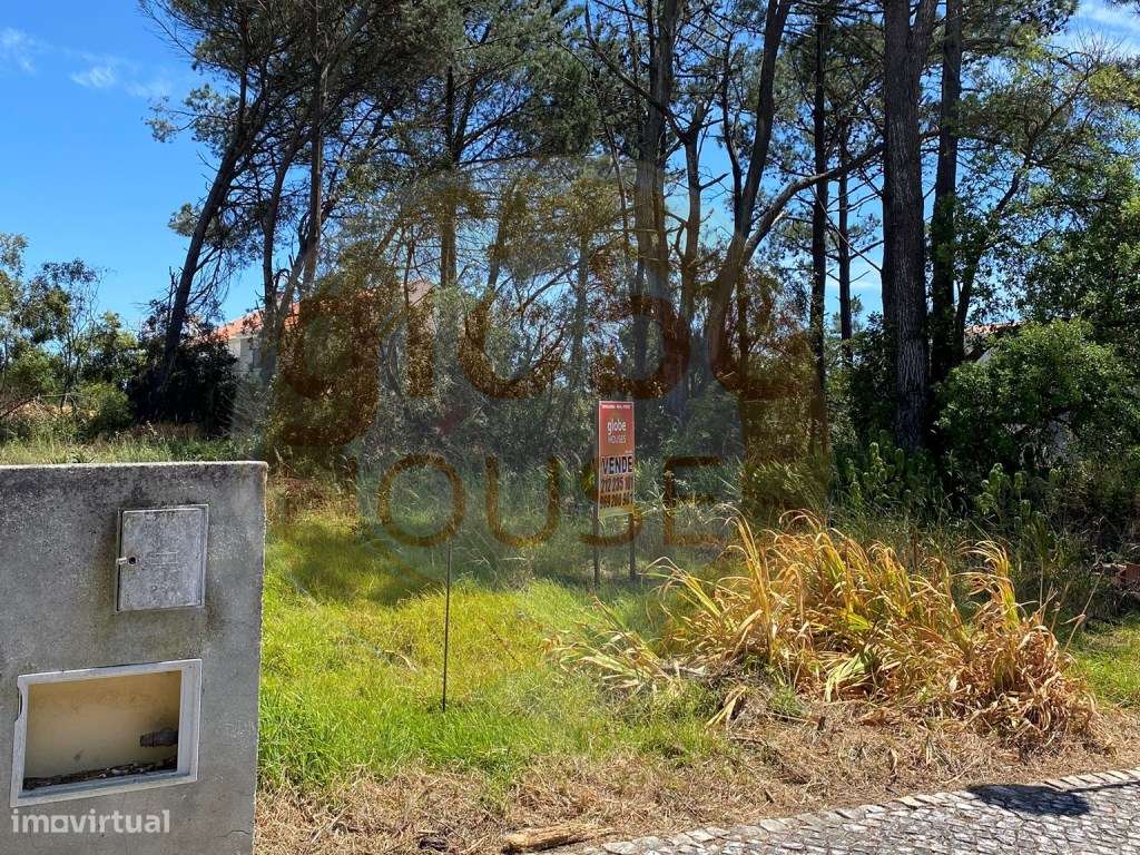 Lote de Terreno para construção de Moradia T4-6