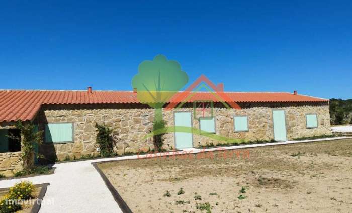 Terreno rústico com vista de mar e casa-13