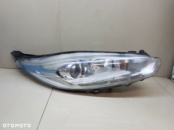 FORD FIESTA MK7 LIFT PZEDNIA LAMPA PRAWA PRZOD - 1