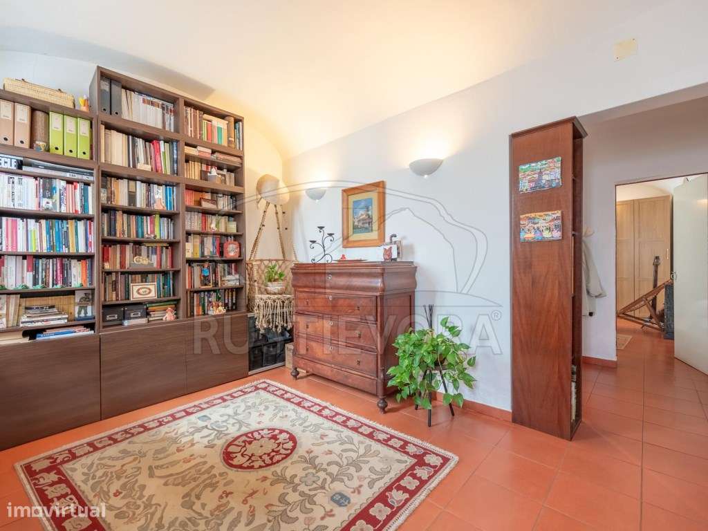 Moradia Unifamiliar de rés-do-chão e 1º andar, T4 com terraço e mir... - Grande imagem: 5/34