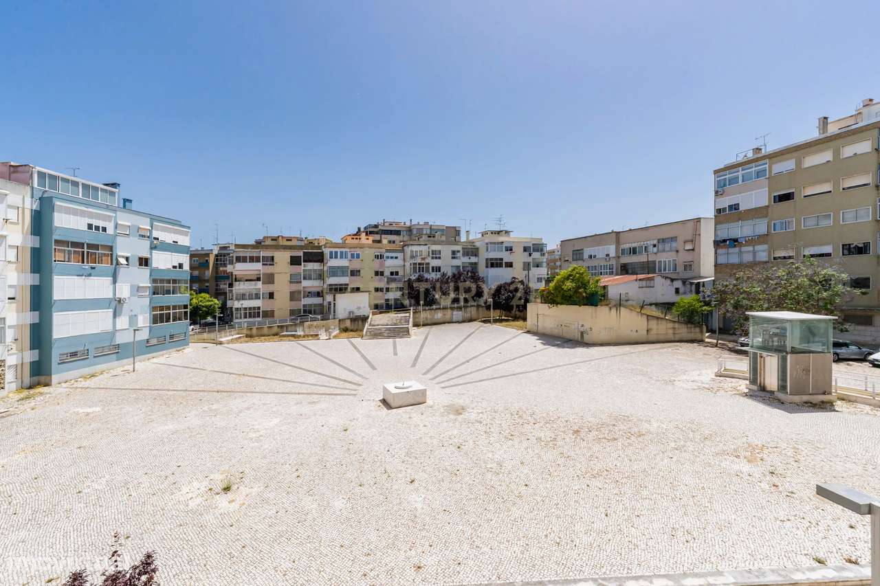 Apartamento T4 - Laranjeiro-15