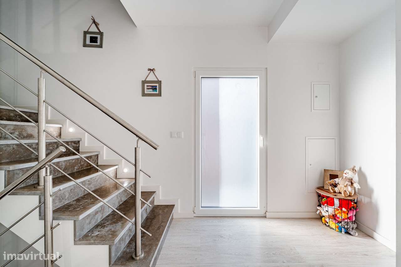 Moradia T3 com Garagem - Fernão Ferro-26