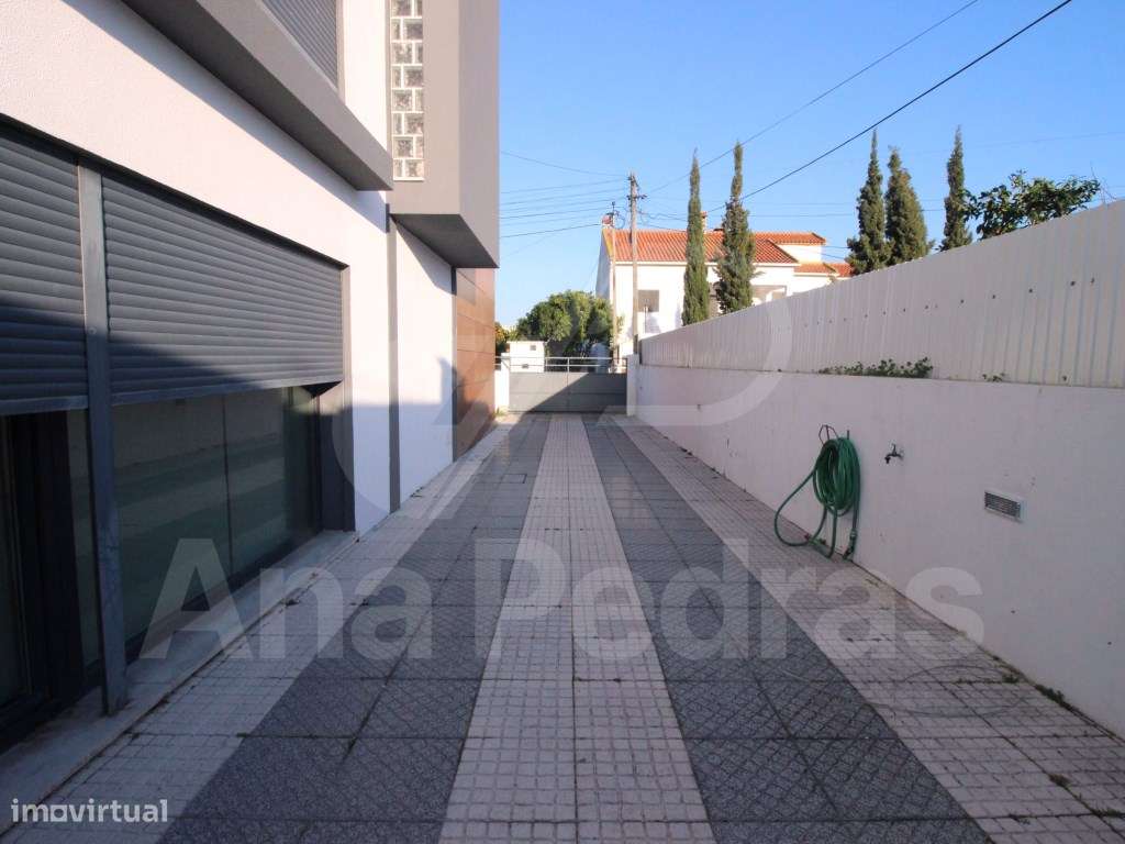 Contemporânea Moradia T4-28