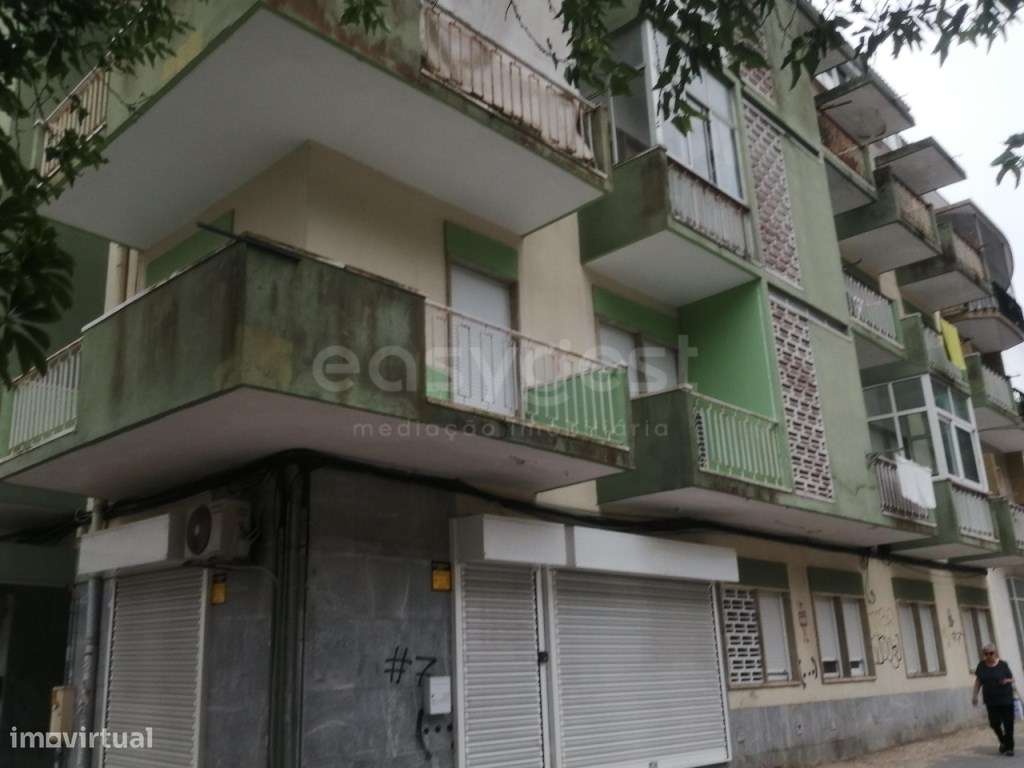 Loja junto da Avenida principal na freguesia do Dafundo - Grande imagem: 5/8