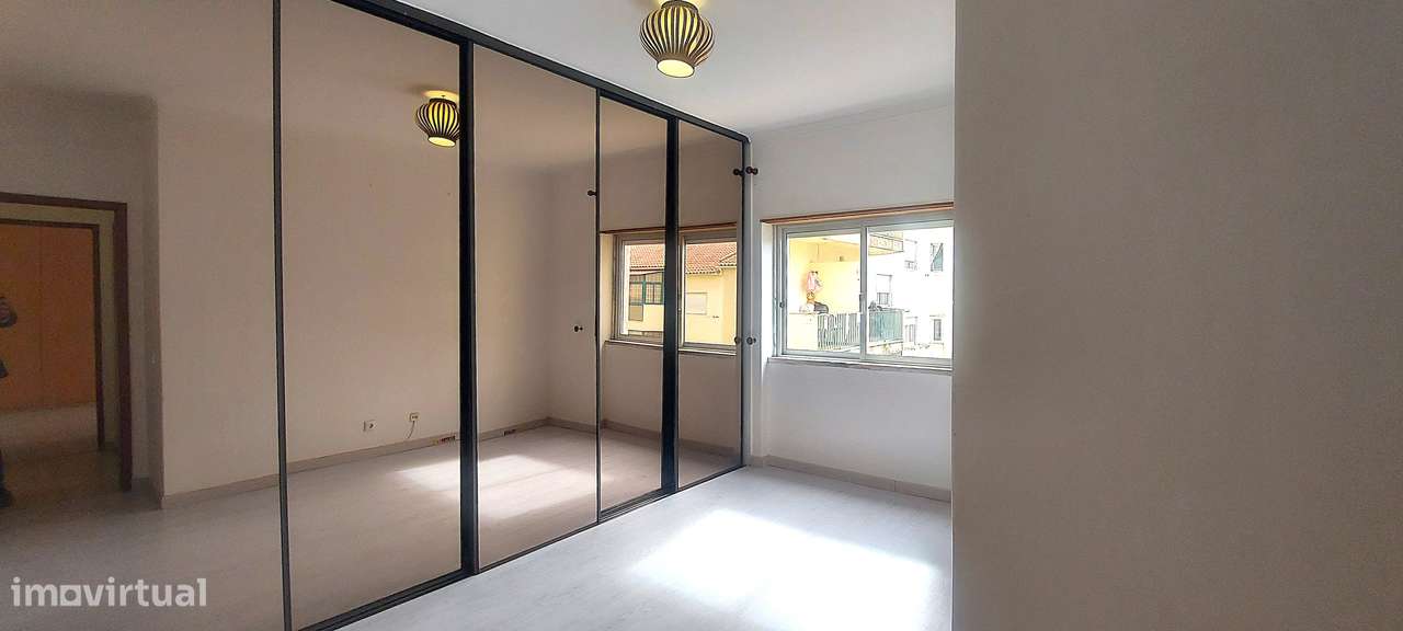 VALE FLORES - T3 REMODELADO COM SUITE NUM R/C-13