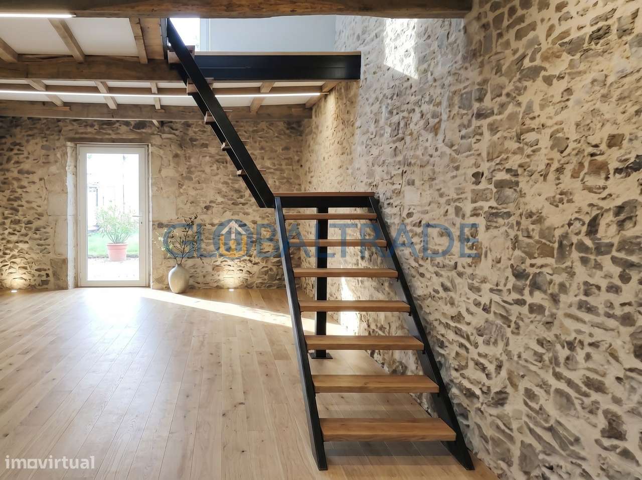 Moradia T1+2 em Reabilitação em São Romão Coronado-6